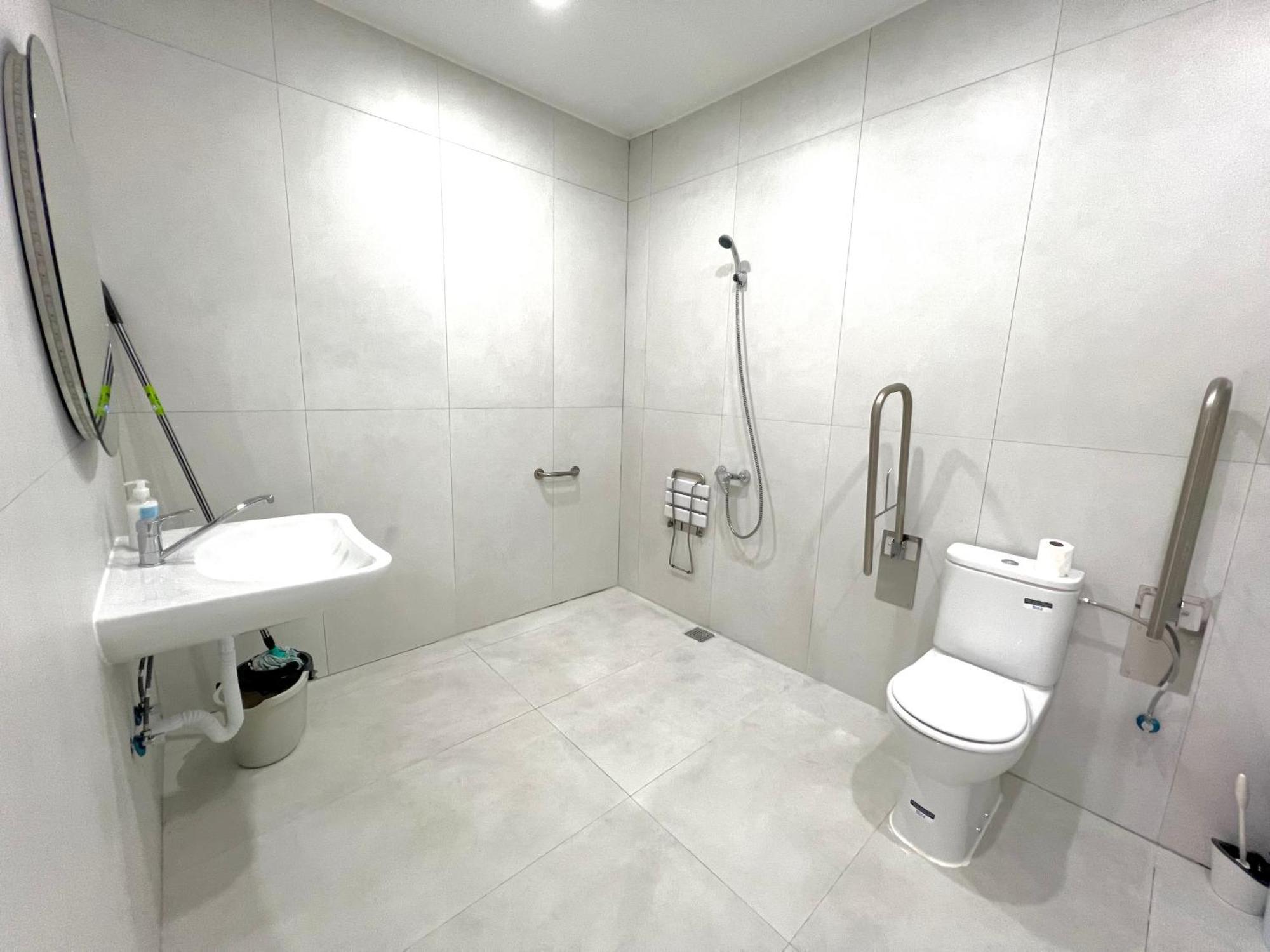 Hostel Oasis Madrid Eksteriør bilde